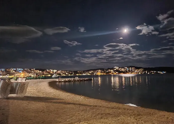 Juric * Τρογκίρ