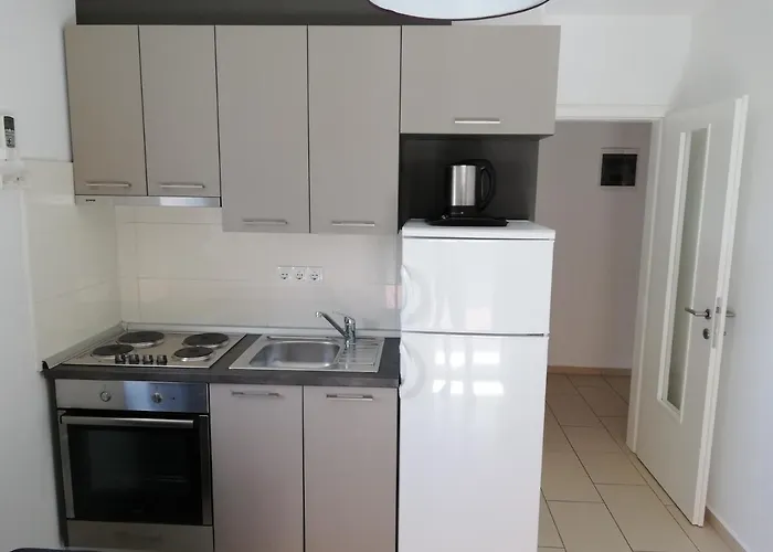 Juric トロギール